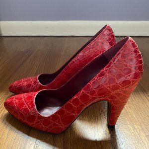 RED PRADA CROCODILE SKIN LEATHER HEELS. SIZE 7 US